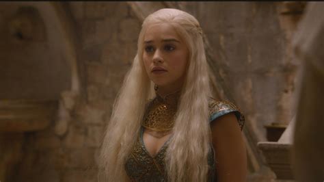game of thrones star emilia clarke causes frenzy with broadway nude scene fox news