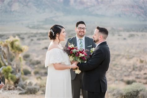 In some states, for example, a couple doesn't even need an officiant, while in others, only pastors can perform a wedding. How to Find the Perfect Wedding Officiant | Cactus Collective Weddings & Elopement Packages