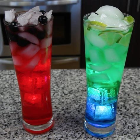 The Star Wars Cocktail The Jedi Vs The Dark Side Of The Force Cocktail Recipe Recipe Star