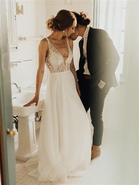 2019 Illsuion Backless Sexy Wedding Dress Pearls Chiffon A Line Floor Length Simple Bridal Gowns