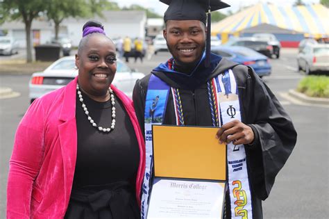 Morris grads detail faculty shortages, lack of activities, enrollment