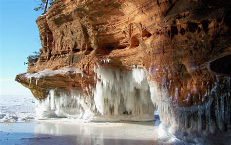 Frozen Sea Caves - Boat De Jour