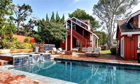 The 6.57 acre estate, known as la villa contenta, was built in 2002 and previously on. Cheryl Hines and Robert F. Kennedy, Jr. Make Malibu ...