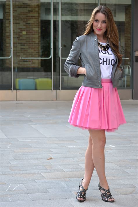 Street Fashion The Guide To Fabulous How To Wear A Pleated Skirtthe