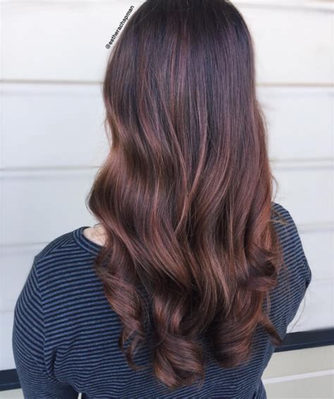 The dark auburn hair coloring touched by golden gives a soft look to this pretty wavy hairstyle for a. 81 Best Auburn Hair Color Ideas in 2018 for Brown, Red ...