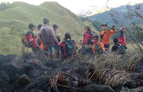 Gunung guntur merupakan gunung stratovolcano yang berada di tarogong keler, kabupaten garut, jawa barat yang memiliki ketinggian 2249 tahun 2015 pengen kesini eh kebakaran gunungnya. Lima Hektar Padang Savana di Gunung Penanggungan Hangus ...
