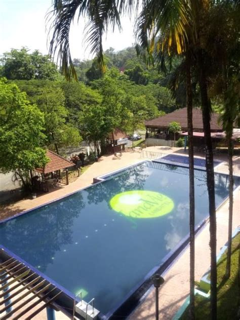 At the resort, each room has a closet and a tv. Janaview Taiping Hotel Taiping memang murah dari RM91.2 ...