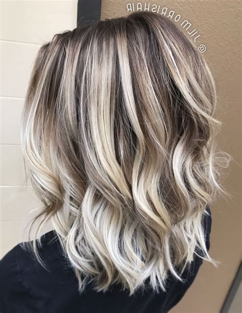 2022 Popular Icy Ombre Waves Blonde Hairstyles