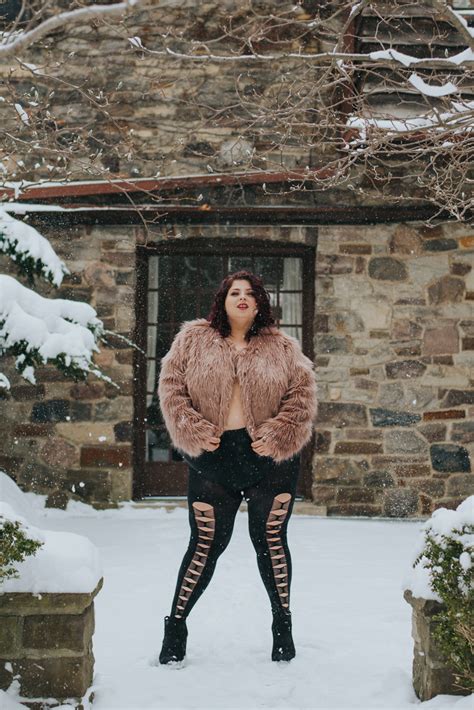 A Boudoir Shoot In Winter Wonderland Scandaleuse Inclusive Toronto