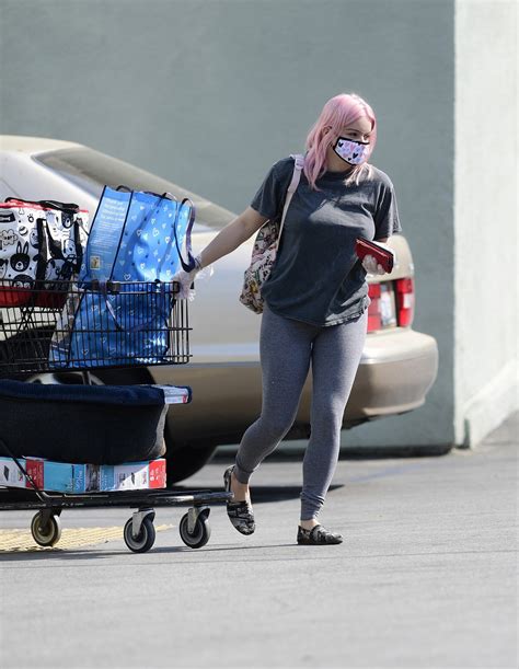 Ariel Winter Went Shopping Without Panties And Bra 24 Photos The