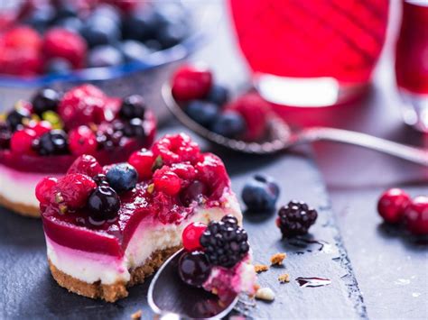Eh oui, votre délicieux dessert devra passer quelques heures au. Cheesecake sans cuisson aux fruits rouges | Recette ...