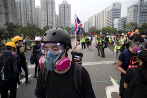Die Hard Hong Kong Protesters Defend Tactics As Unity Cracks Inquirer News