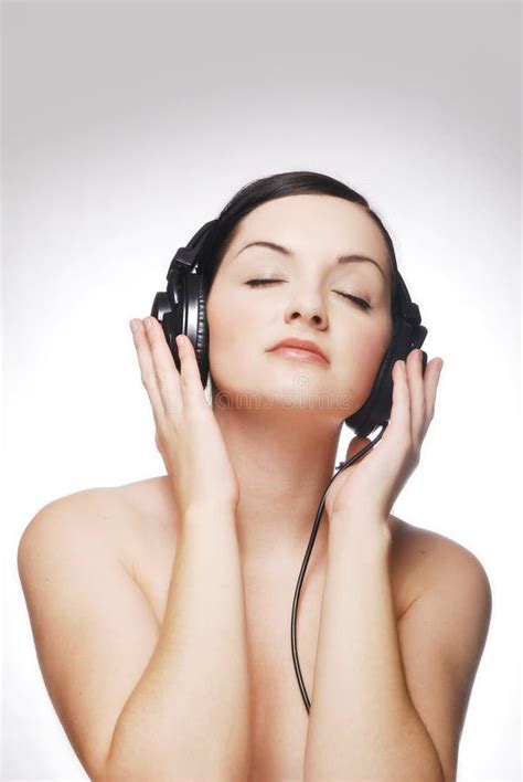 Woman Wearing Headphones Stock Image Image Of Music Listening 9148001
