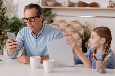 What Is The Most Beneficial Parenting Style In The Digital Age