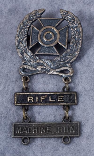 Sold Archive Area Wwii Army Expert Badge Rifle Machine Gun