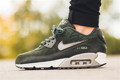 Close Out The Fall In This Smooth Colorway Of The Nike Air Max 90