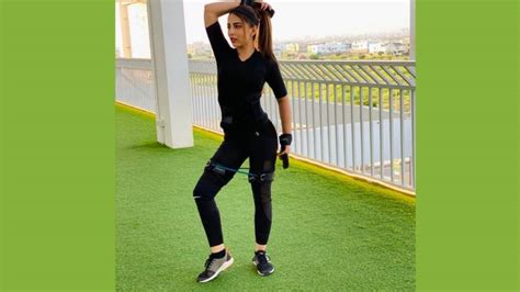 Ushna Shahs Workout Pictures Is A Proof That She Is A Fitness Freak