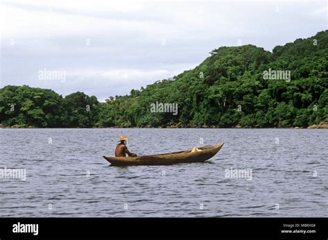 La Pesca Frente A Las Costas De La Isla De Nosy Mangabe En Piragua Conoe Reserva Y Santuario