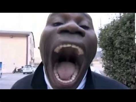 Contextual translation of ouvre la bouche into english. La plus grande bouche au monde - YouTube