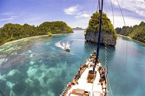 Raja Ampat Snorkeling Tour In Indonesia The Ship Wilderness Travel