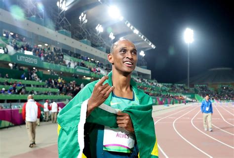 Com tempo de 48,42s, atleta brasileiro se classifica com facilidade para próxima fase da categoria no atletismo olímpico. Alison dos Santos fica em segundo nos 400m com barreiras ...