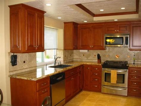 The maple wood has wonderful features which make it an. Selecting the Right Kitchen Paint Colors with Maple ...