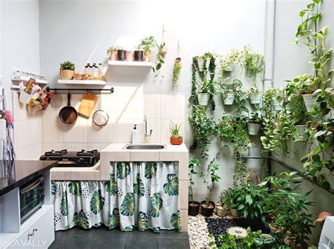 Anda juga dapat memanfaatkan dinding rumah menjadi taman vertikal atau tempat menggantung pot, namun pastikan sisi dinding yang digunakan terpapar sinar matahari. 5 Inspirasi Dapur Minimalis Terbuka untuk Rumah Kecil ...