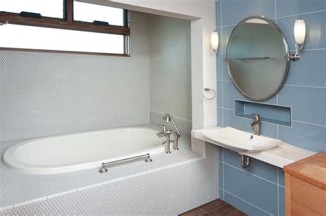 Soaking tub which can be applied for your small bathroom is kind of small square shape tub with compact design. A Glimpse Into the Types of Soaking Tubs for Small ...