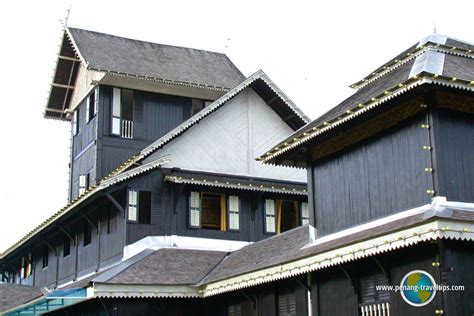 Muzium diraja management was under lembaga muzium's administration state, negeri sembilan. Muzium Diraja Istana Lama Seri Menanti, Negri Sembilan