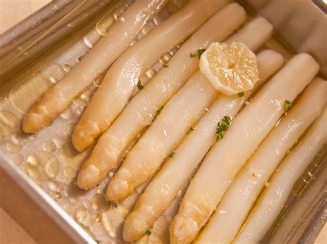 Die dann geringeren mengen sind bis voraussichtlich ende juni nach wie vor in unseren. Spargel aus oberfränkischem Anbau - Genussregion Oberfranken