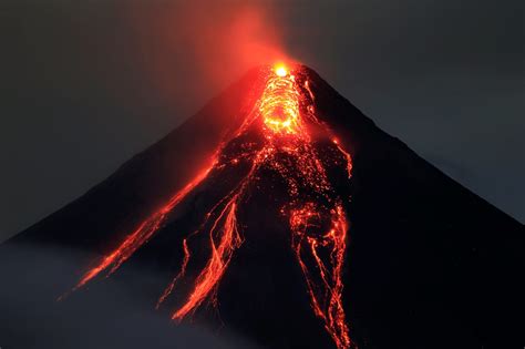 Geologists Take Burning Hot Lava Samples From Active Volcanoes — Heres