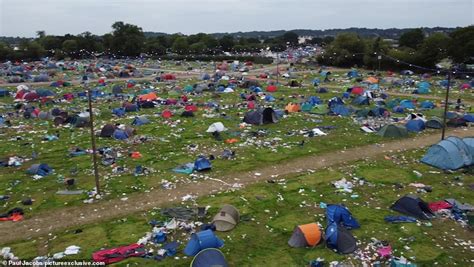 A Sea Of Tents At Reading Festival Destined For Landfill Daily Mail Online
