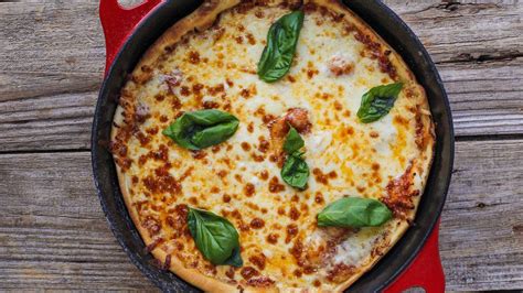 Rachaels Tangy Spicy Cast Iron Skillet Pizza Rachael Ray Show