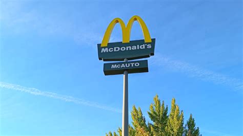 ¿por Qué El Logo Del Mcdonalds Es Verde En España