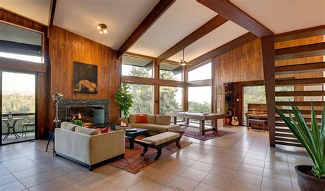 1970s Pasadena House Makes Wood Paneling Look Great House Wood