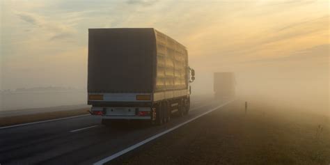 Wenn das abblendlicht eingeschaltet wird, dimmt sich das tagfahrlicht auf standlichtniveau ab und gilt rechtlich dann auch als solches. Nebel - Was müssen Autofahrer beachten?