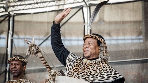 south africa s beloved zulu monarch dies