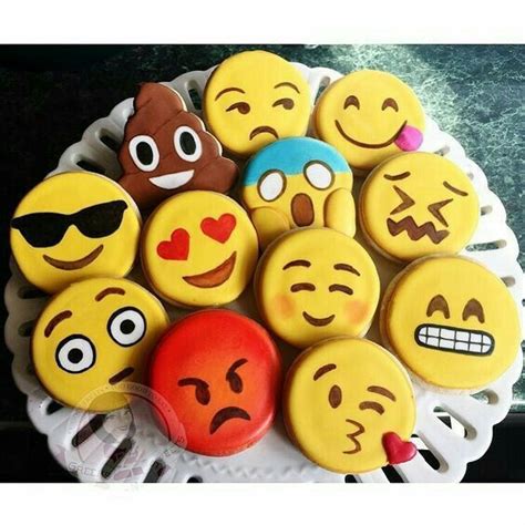 Pin By Est Her On Décor Emoji Cookie Emoji Birthday