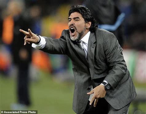 Diego Maradona Hired As Coach Of 2nd Tier Mexican Team Daily Mail Online