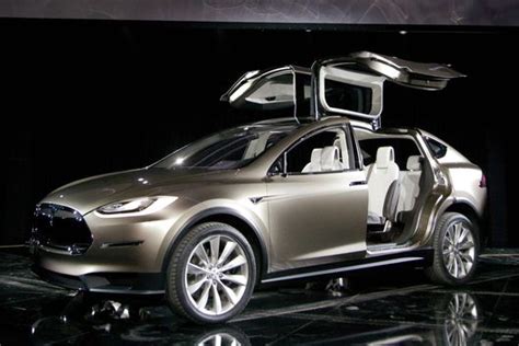 Teslas Musk To Deliver First Model X Suvs Tonight Lion Tv