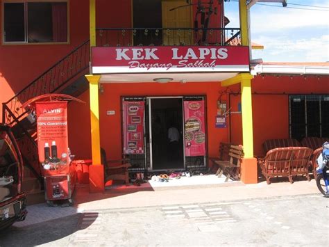 This cake can be found almost everywhere in the malaysian state of sarawak. Kek Lapis Sarawak
