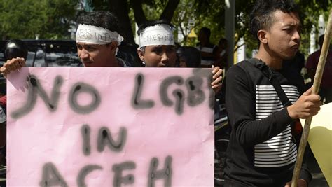 Un Rights Chief Slams Effort To Criminalize Gay Sex In Indonesia Huffpost Communities