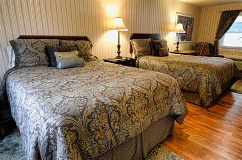 Riverboat Inn And Suites In Madison Indiana Is A River Resort