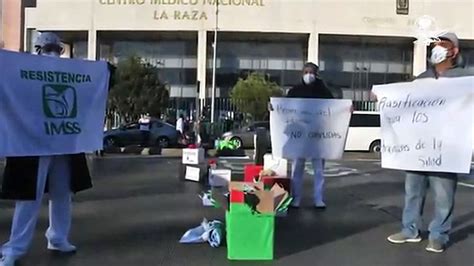 Protestan Trabajadores De Salud Afuera De La Raza Denuncian Que No Les