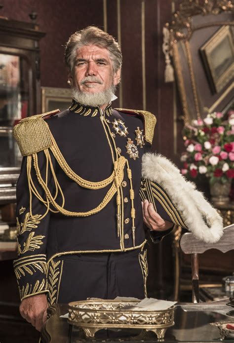 O monarca também se verá dividido entre o casamento arranjado com a imperatriz teresa cristina (letícia sabatella) e a paixão arrebatadora por luísa, a condessa de barral. Jackson Antunes será Duque de Caxias, confidente de Pedro ...