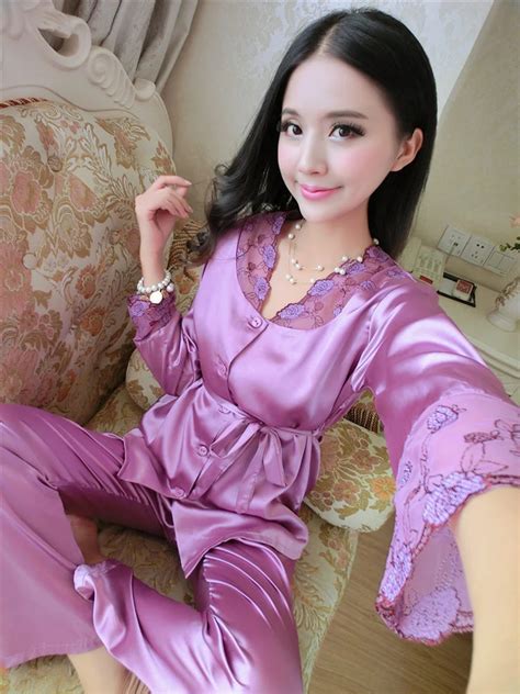 2017 new girl pajamas autumn long sleeved silk sexy pajamas temptation lace silk home service