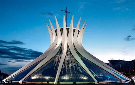 Visit the pages below to see how brasilia has become such a special place! Skyline Arquitectura: La Catedral de Brasilia Oscar Niemeyer