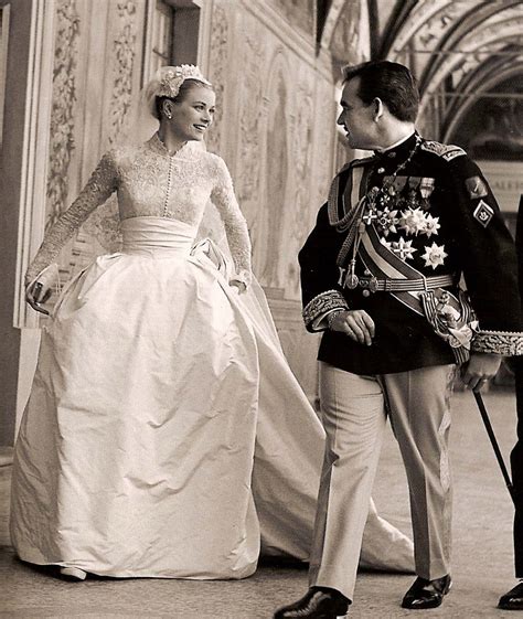 The philadelphia museum of art handbook describes the wedding dress as princess grace's wedding gown was presented to the philadelphia museum of art, where it has become one of the collection's most popular and beloved. Prince Rainier & Grace Kelly ~ Royal wedding gown designed ...