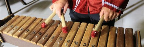 Alat musik tradisional dari indonesia bangsa indonesia merupakan bangsa yang kaya akan kebudayaan terutama di bidang kesenian yang pastinya ada berbagai macam. 10+ ALAT MUSIK PUKUL Beserta Gambar + Penjelasan LENGKAP