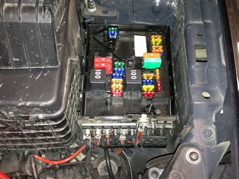 Ac fuse volkswagen there is an under the hood fuse block.is the fuel pump switch or relay located on a 2001 jetta tdi usually you have to lift the cover on the battery and their should be a little box that has. Vw Golf Mk6 Fuse Box Location